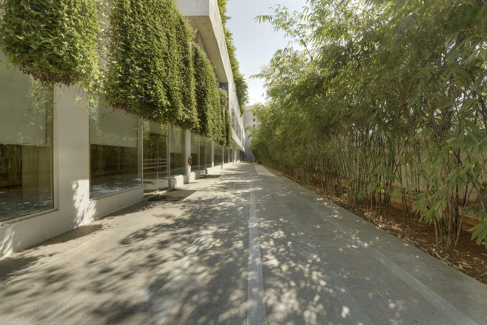 Radisson Blu Bengaluru Outer Ring Road Hotel Bagian luar foto