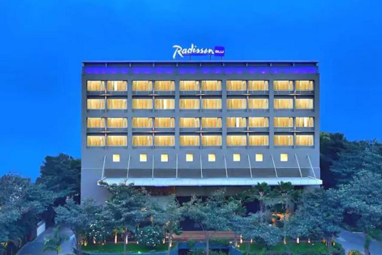 Radisson Blu Bengaluru Outer Ring Road Hotel Bagian luar foto