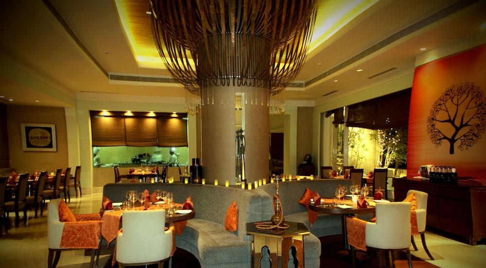 Radisson Blu Bengaluru Outer Ring Road Hotel Bagian luar foto