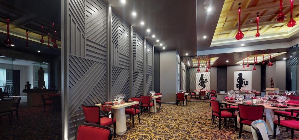 Radisson Blu Bengaluru Outer Ring Road Hotel Bagian luar foto