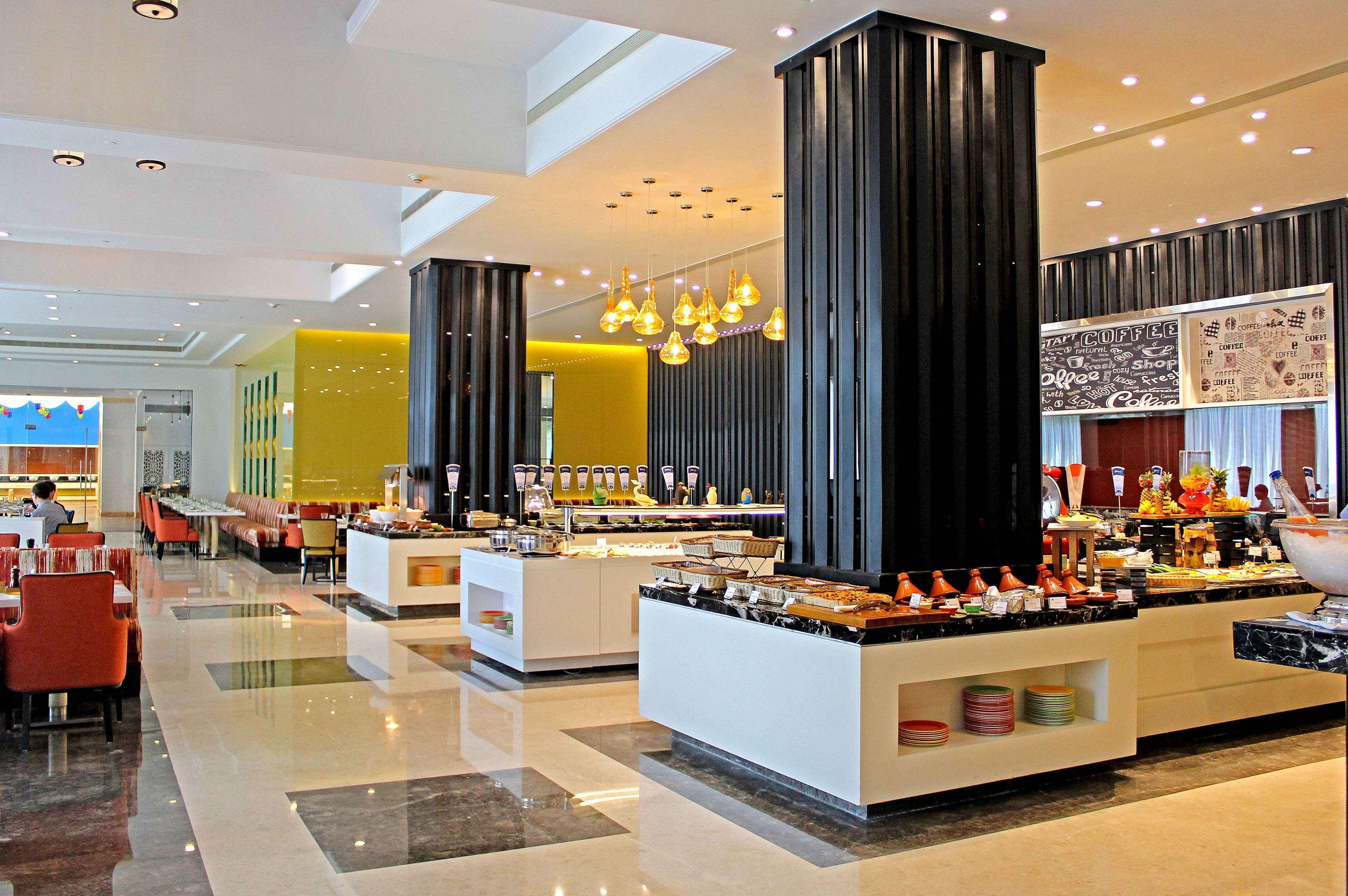 Radisson Blu Bengaluru Outer Ring Road Hotel Bagian luar foto