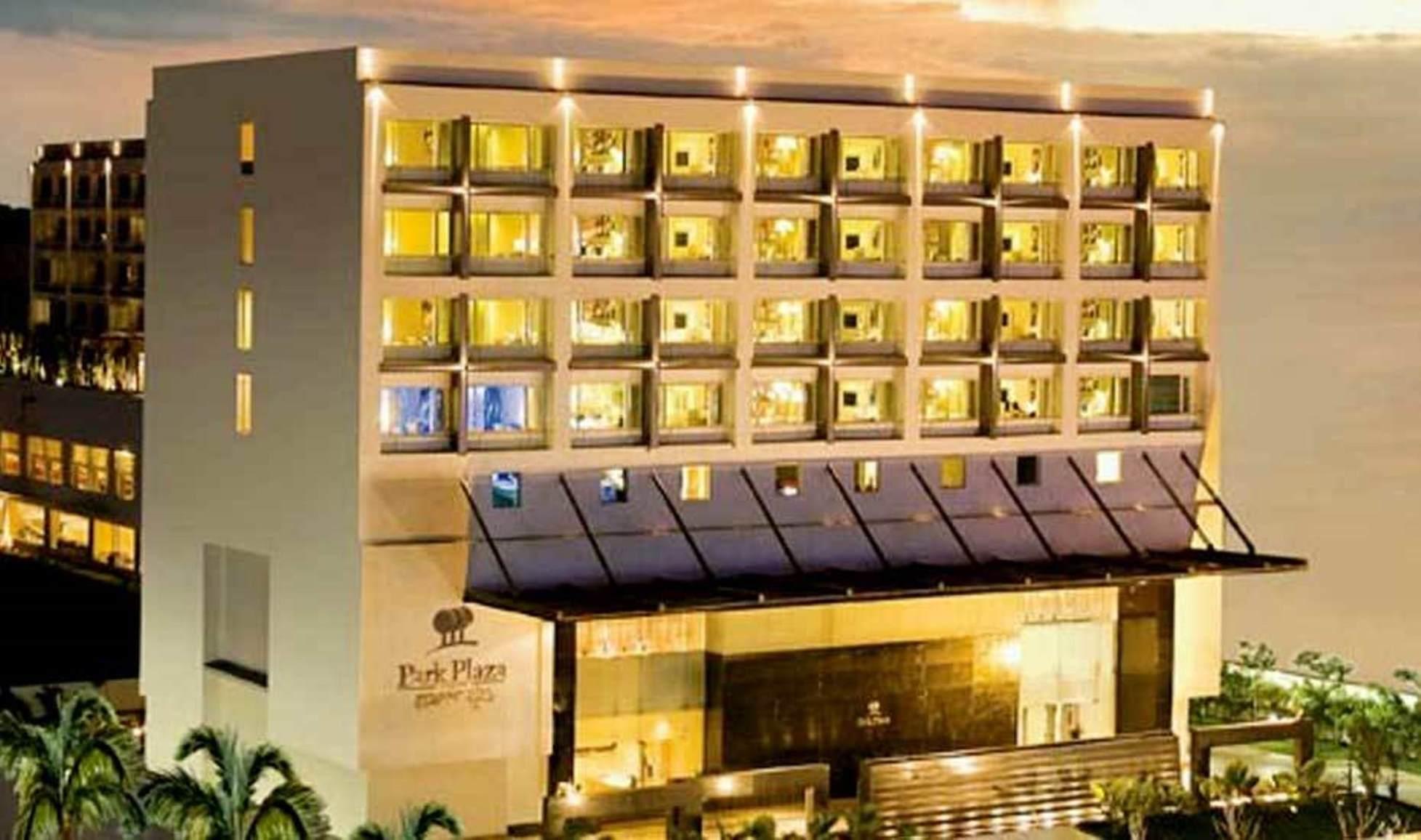 Radisson Blu Bengaluru Outer Ring Road Hotel Bagian luar foto