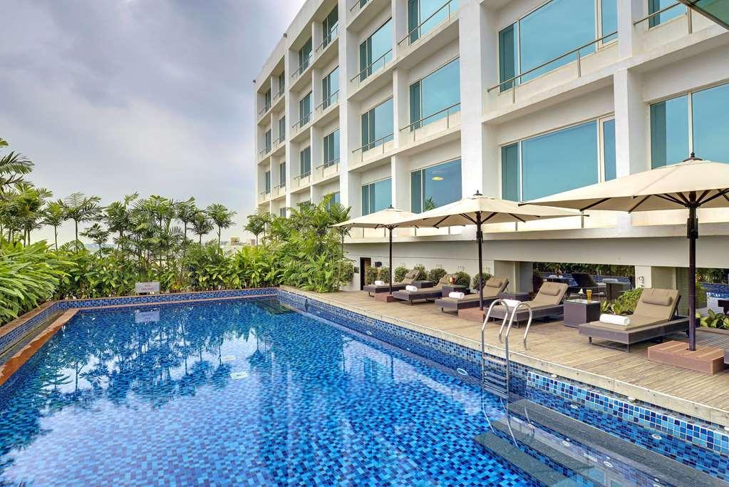 Radisson Blu Bengaluru Outer Ring Road Hotel Bagian luar foto