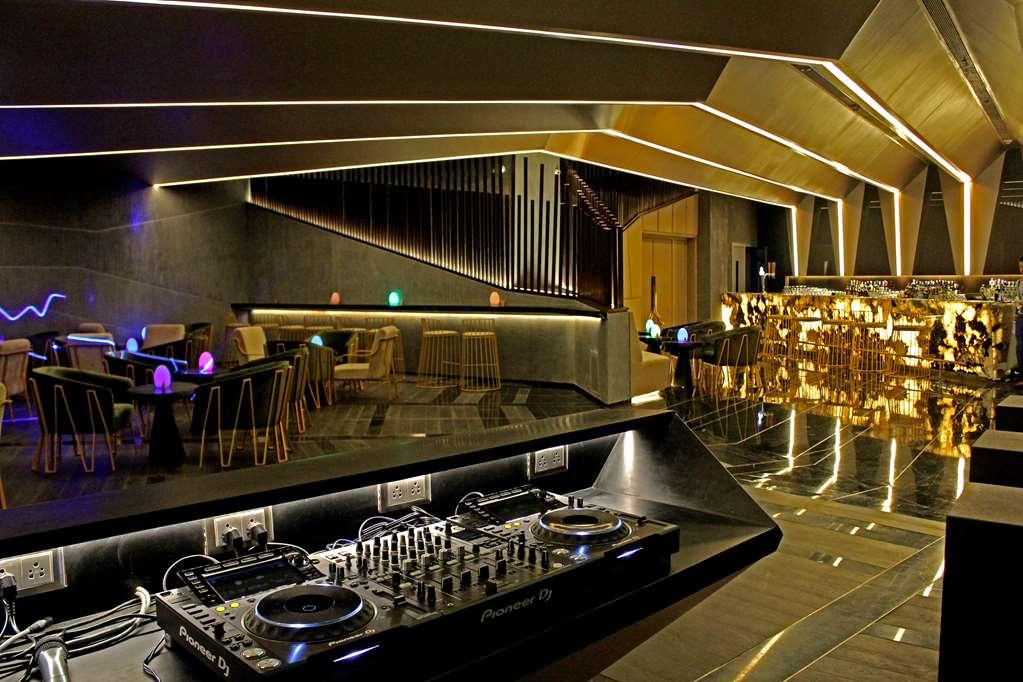 Radisson Blu Bengaluru Outer Ring Road Hotel Restoran foto