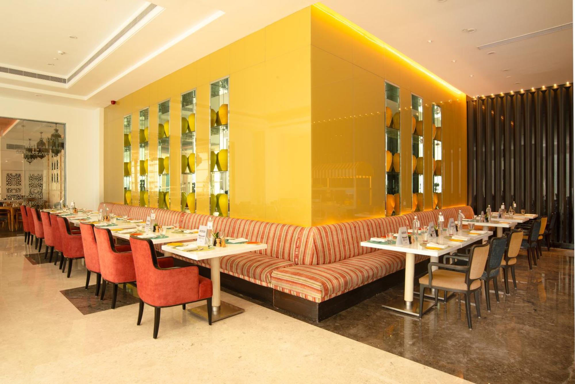 Radisson Blu Bengaluru Outer Ring Road Hotel Bagian luar foto