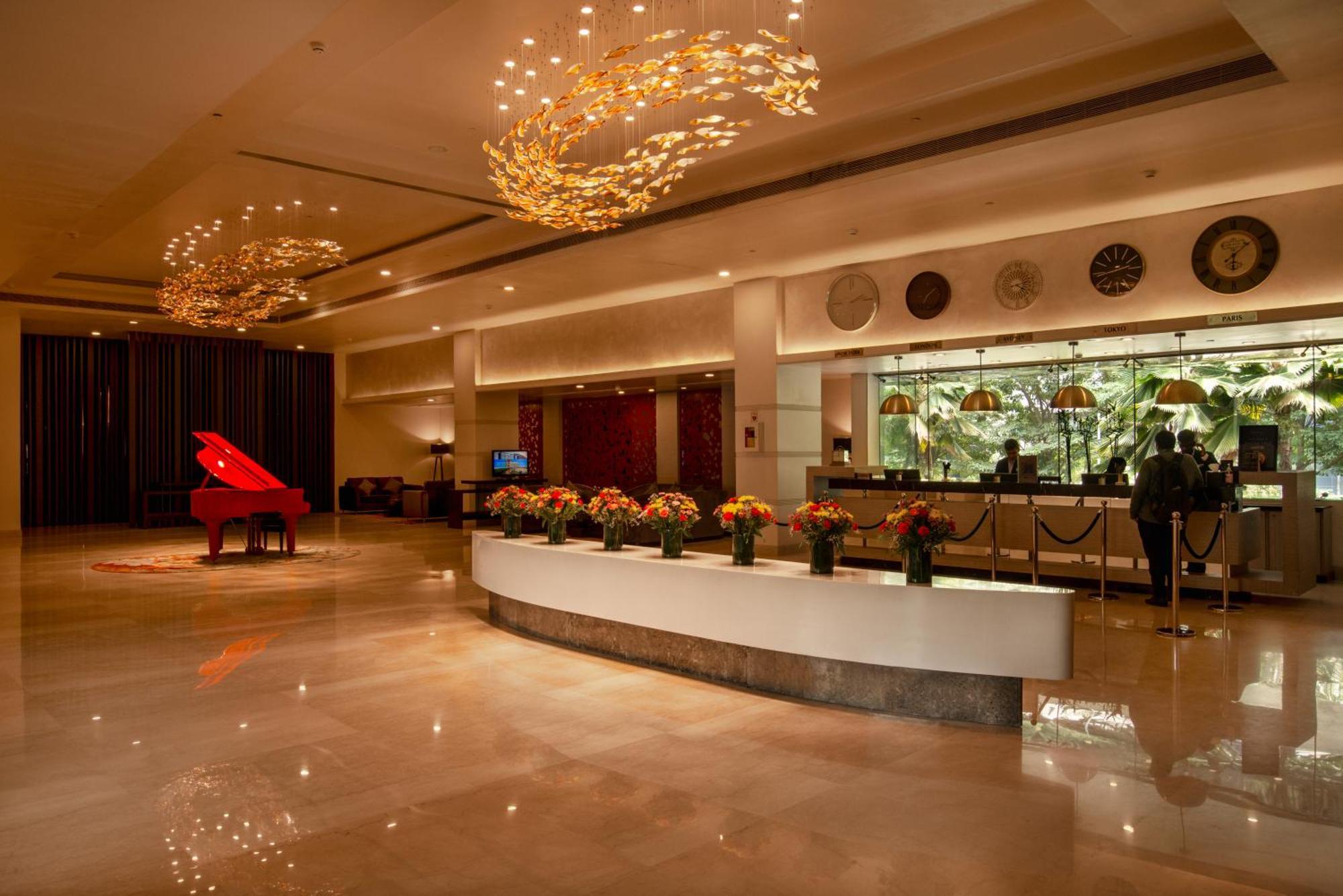 Radisson Blu Bengaluru Outer Ring Road Hotel Bagian luar foto
