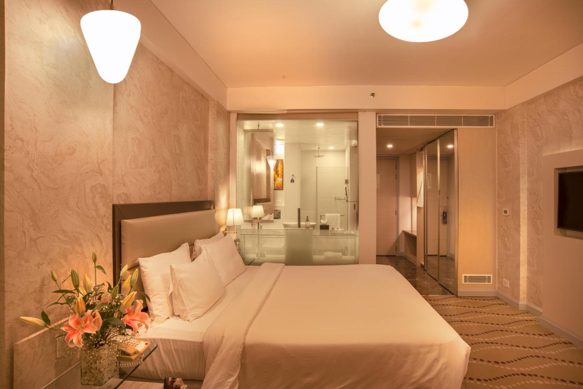 Radisson Blu Bengaluru Outer Ring Road Hotel Bagian luar foto