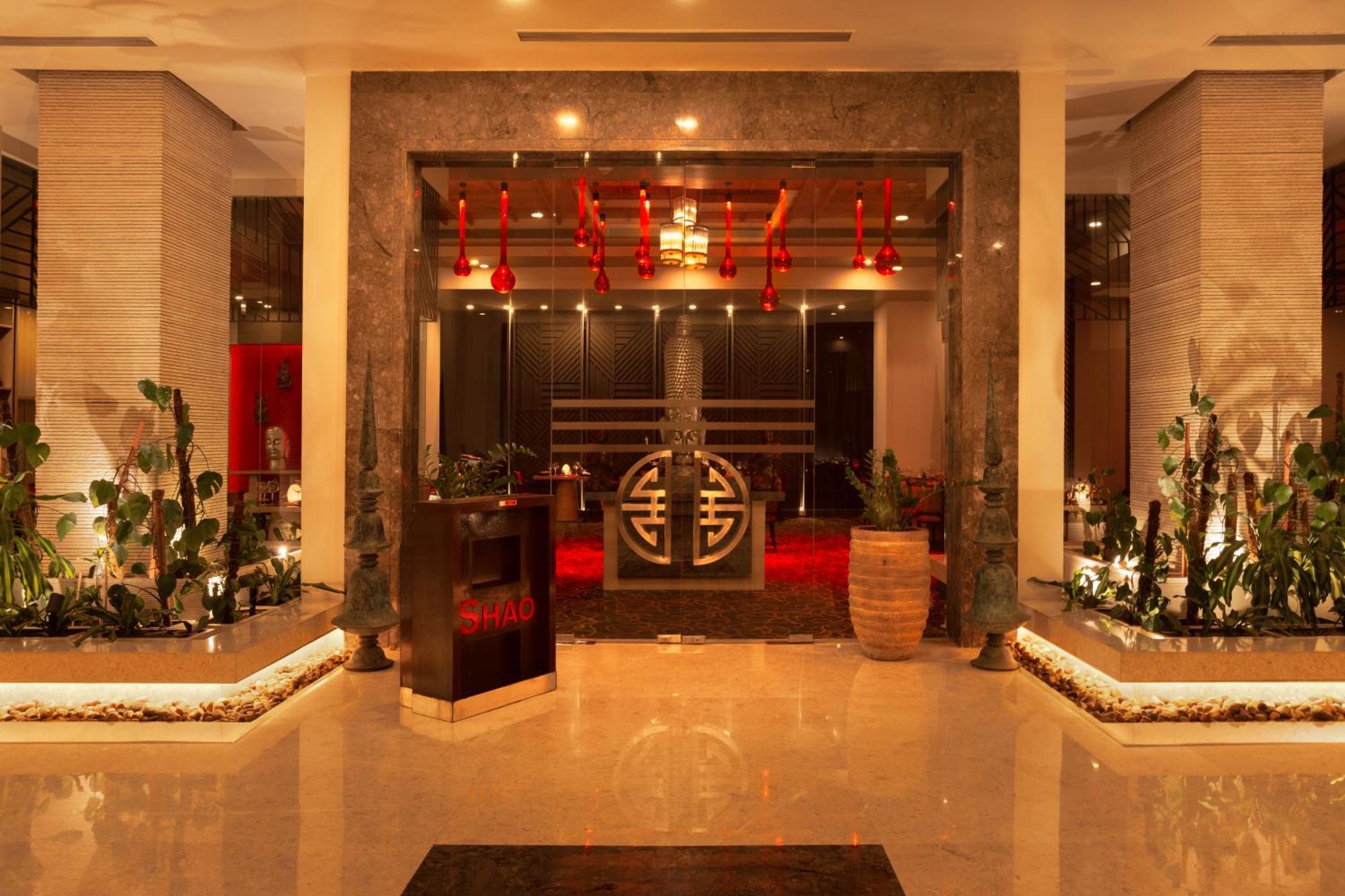 Radisson Blu Bengaluru Outer Ring Road Hotel Bagian luar foto