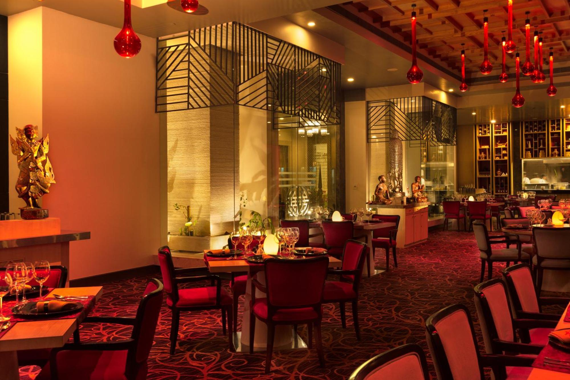 Radisson Blu Bengaluru Outer Ring Road Hotel Bagian luar foto