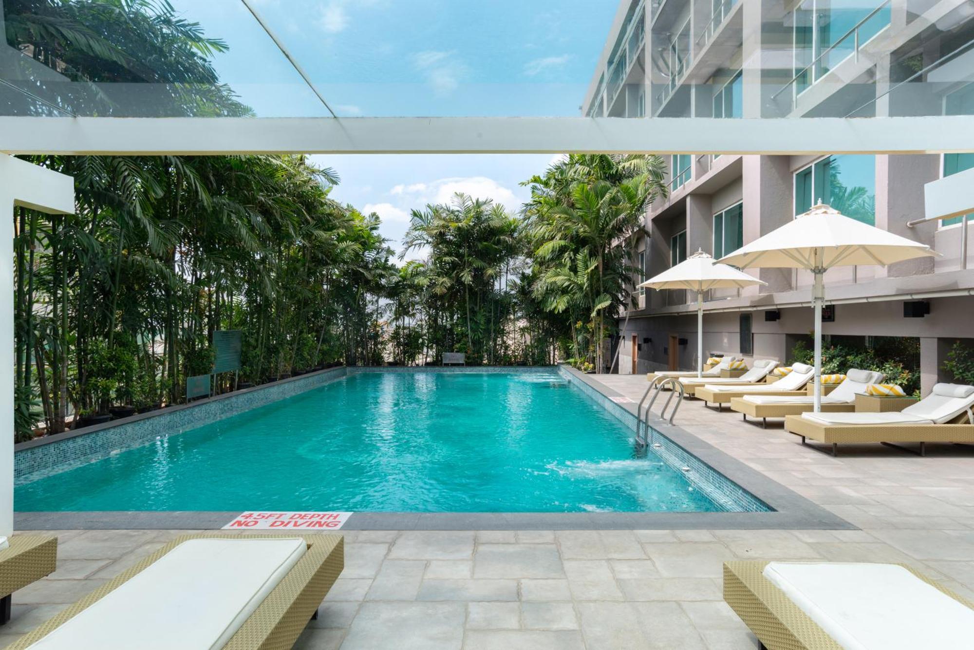 Radisson Blu Bengaluru Outer Ring Road Hotel Bagian luar foto