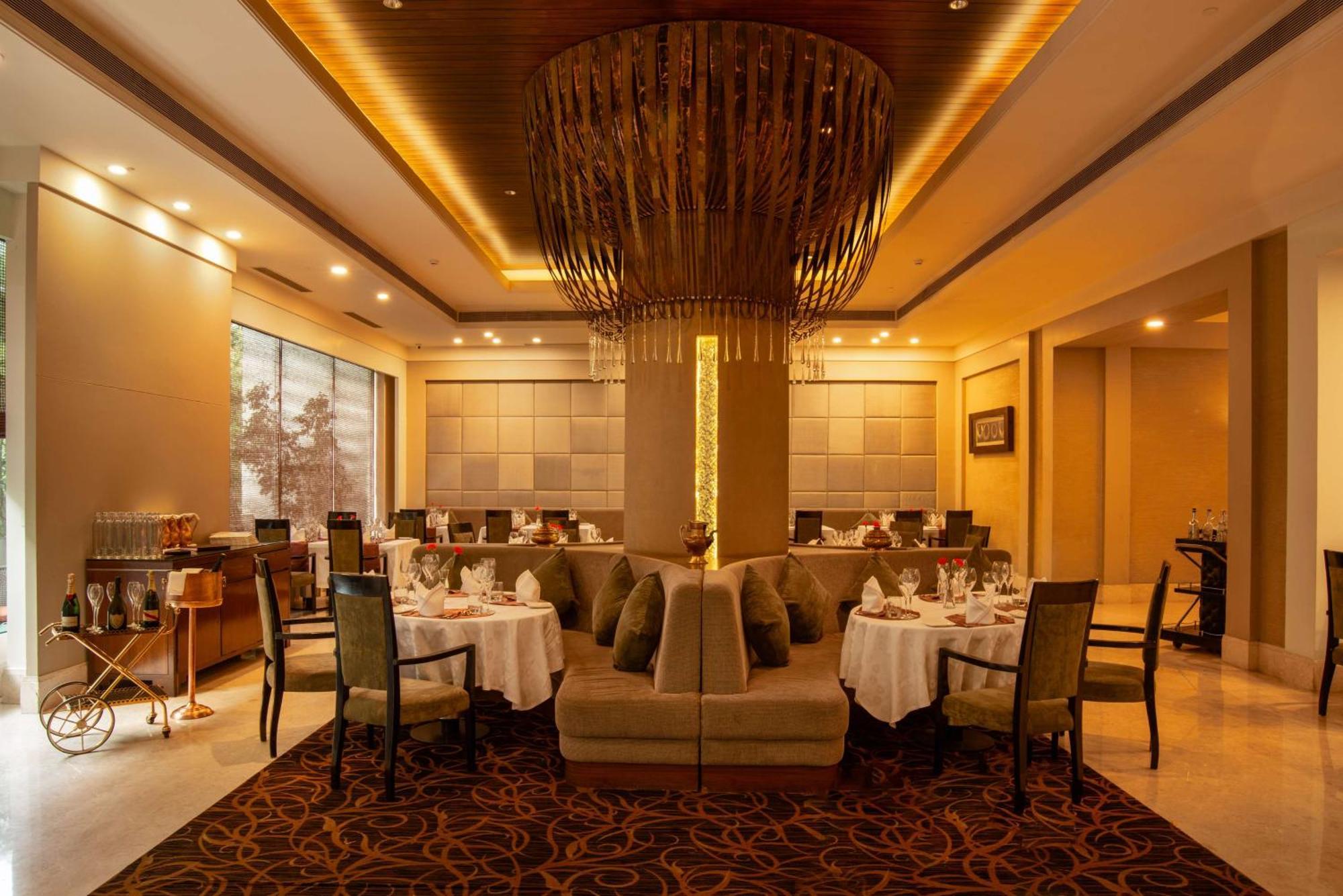 Radisson Blu Bengaluru Outer Ring Road Hotel Bagian luar foto