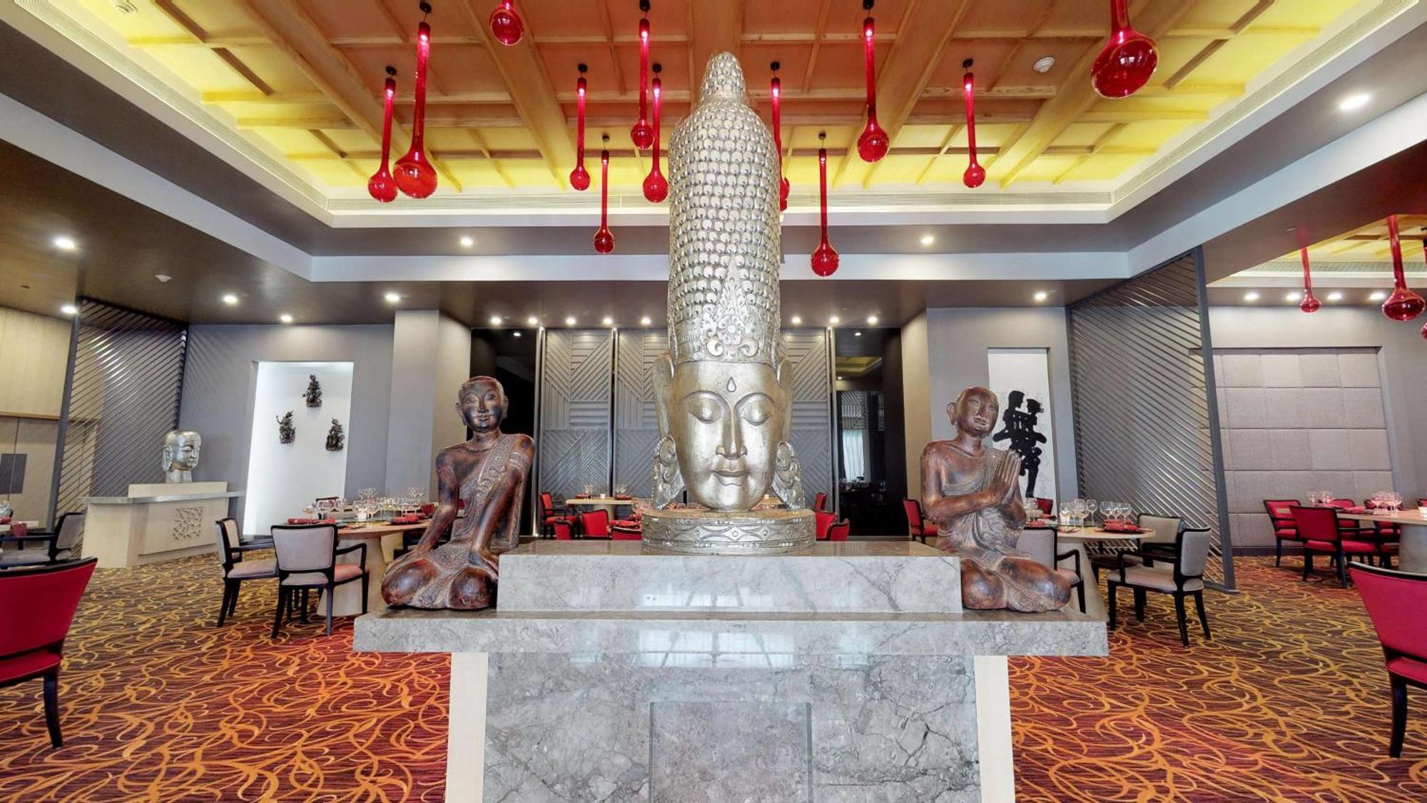 Radisson Blu Bengaluru Outer Ring Road Hotel Bagian luar foto