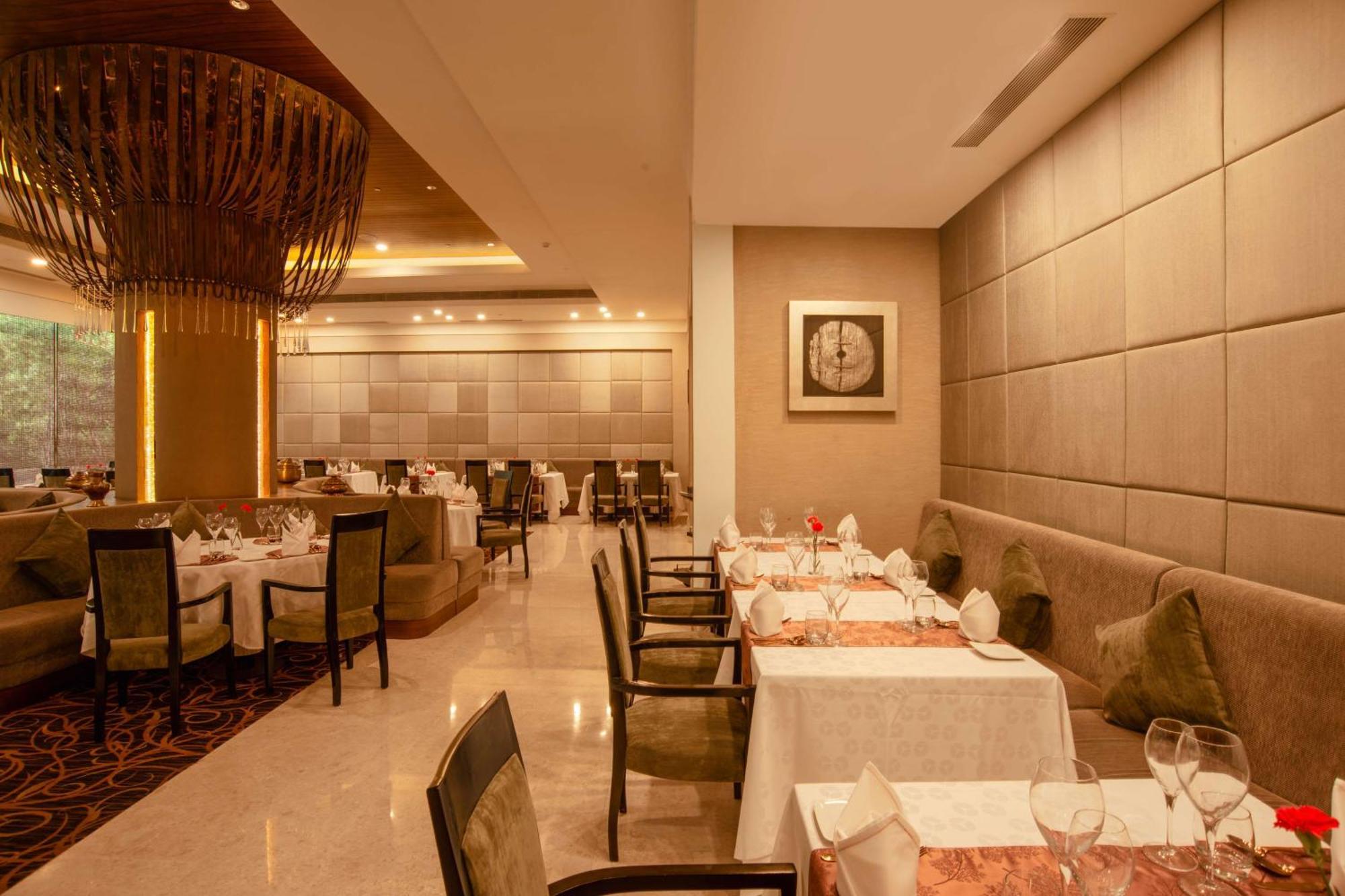 Radisson Blu Bengaluru Outer Ring Road Hotel Bagian luar foto