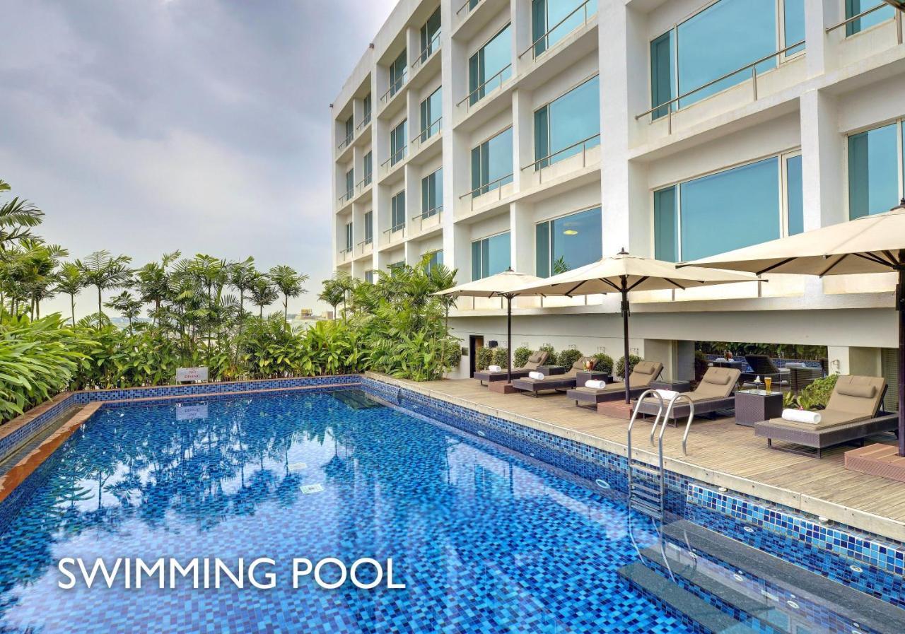 Radisson Blu Bengaluru Outer Ring Road Hotel Bagian luar foto